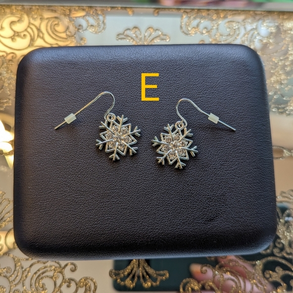 ❄️Bundle of Snowflake Jewelry❄️ - Picture 12 of 14